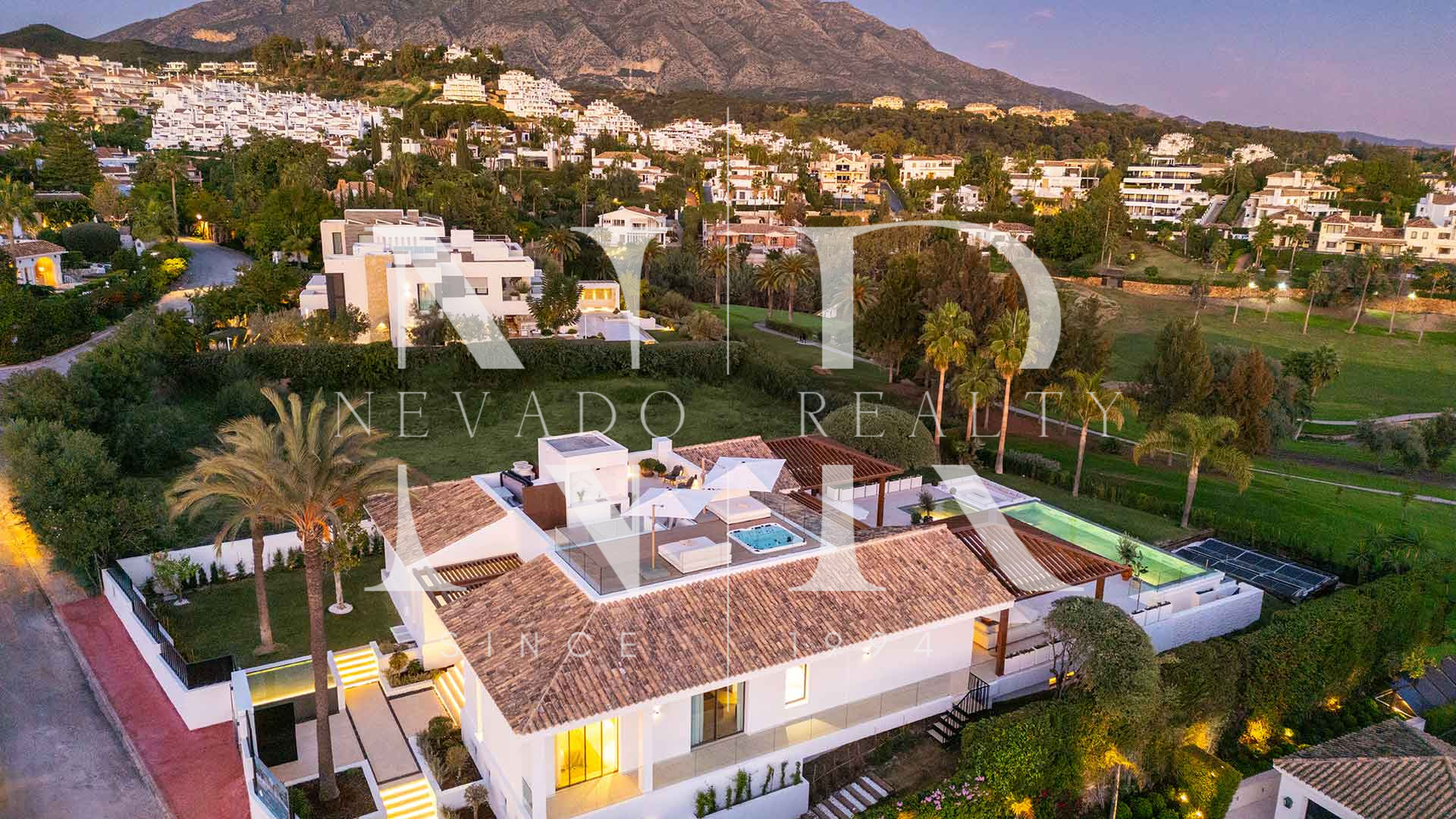 Villa en Las Brisas en primera línea de golf con vistas panorámicas en venta