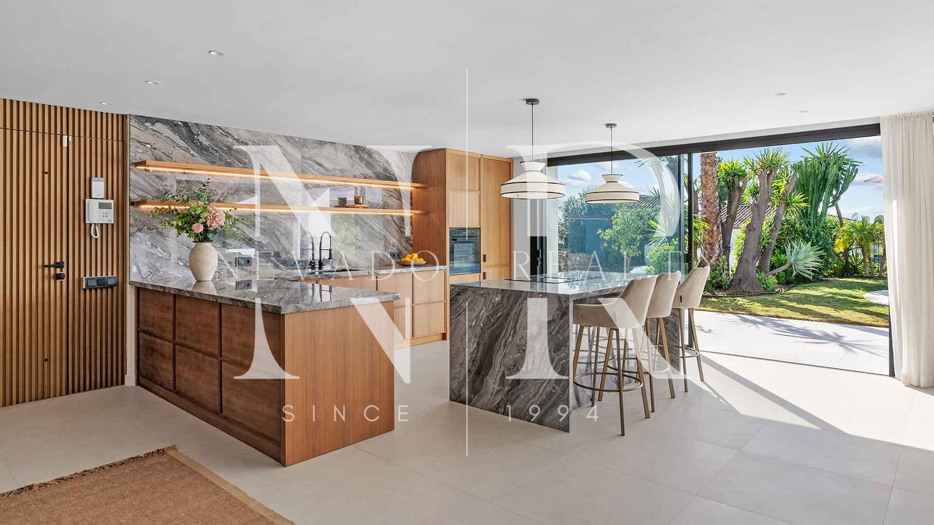 Villa en Nueva Andalucía con vistas al Valle del Golf en venta