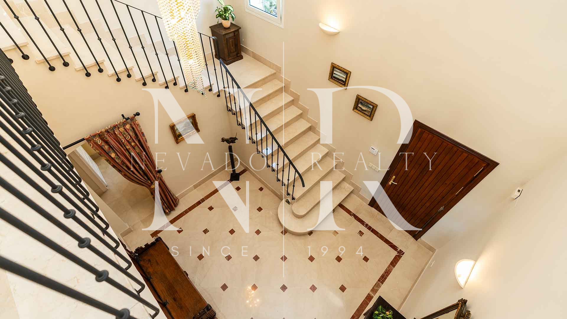 Villa in Sierra Blanca with sea views for sale