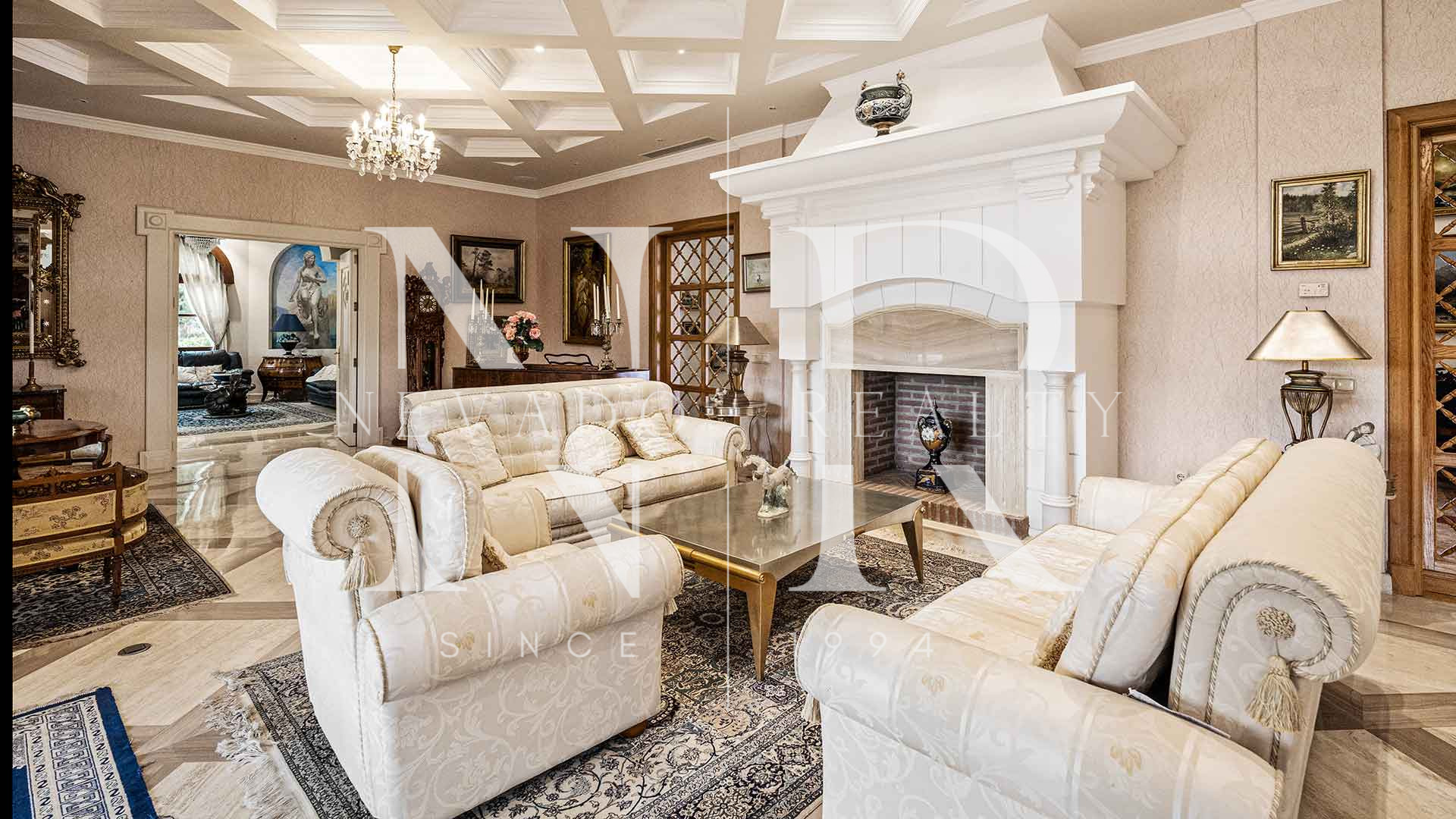 Villa avec court de tennis privé à Nueva Andalucía, Marbella, à vendre