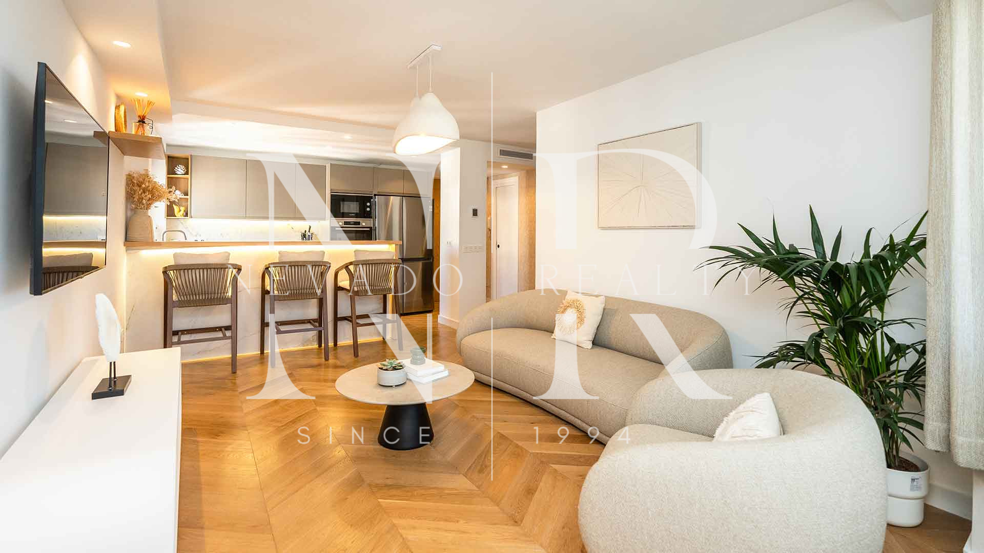 Penthouse for sale in Playa de la Fontanilla, Marbella, on the second line from the beach