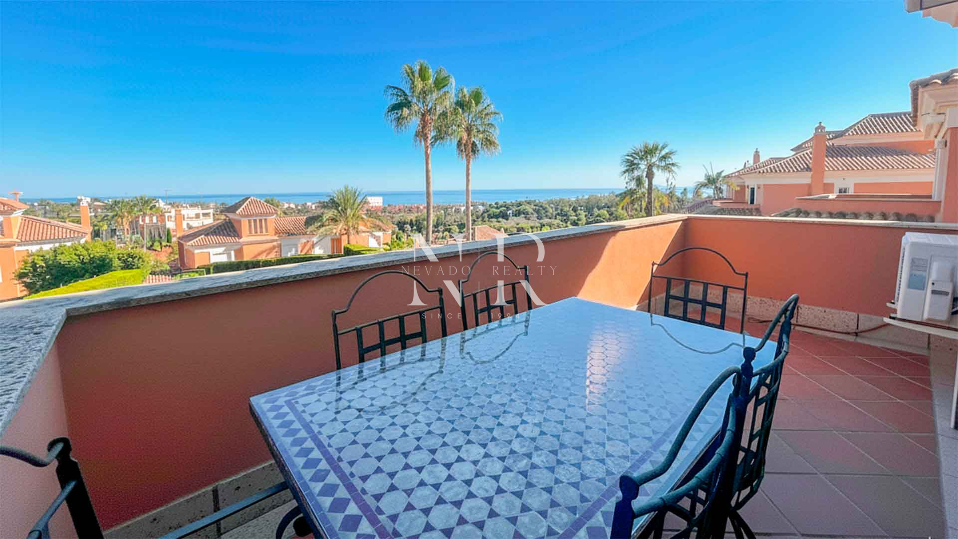 Villa jumelée à vendre dans le lotissement Santa Clara Golf avec vue sur la mer