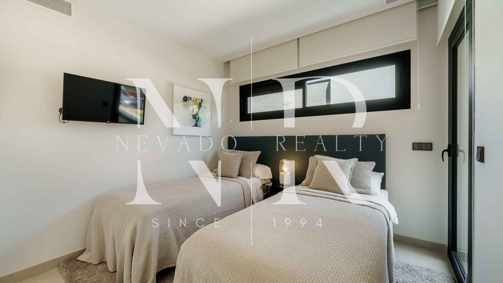 Semi-detached house for sale in Banús Bay Urbanization, just minutes from the beach