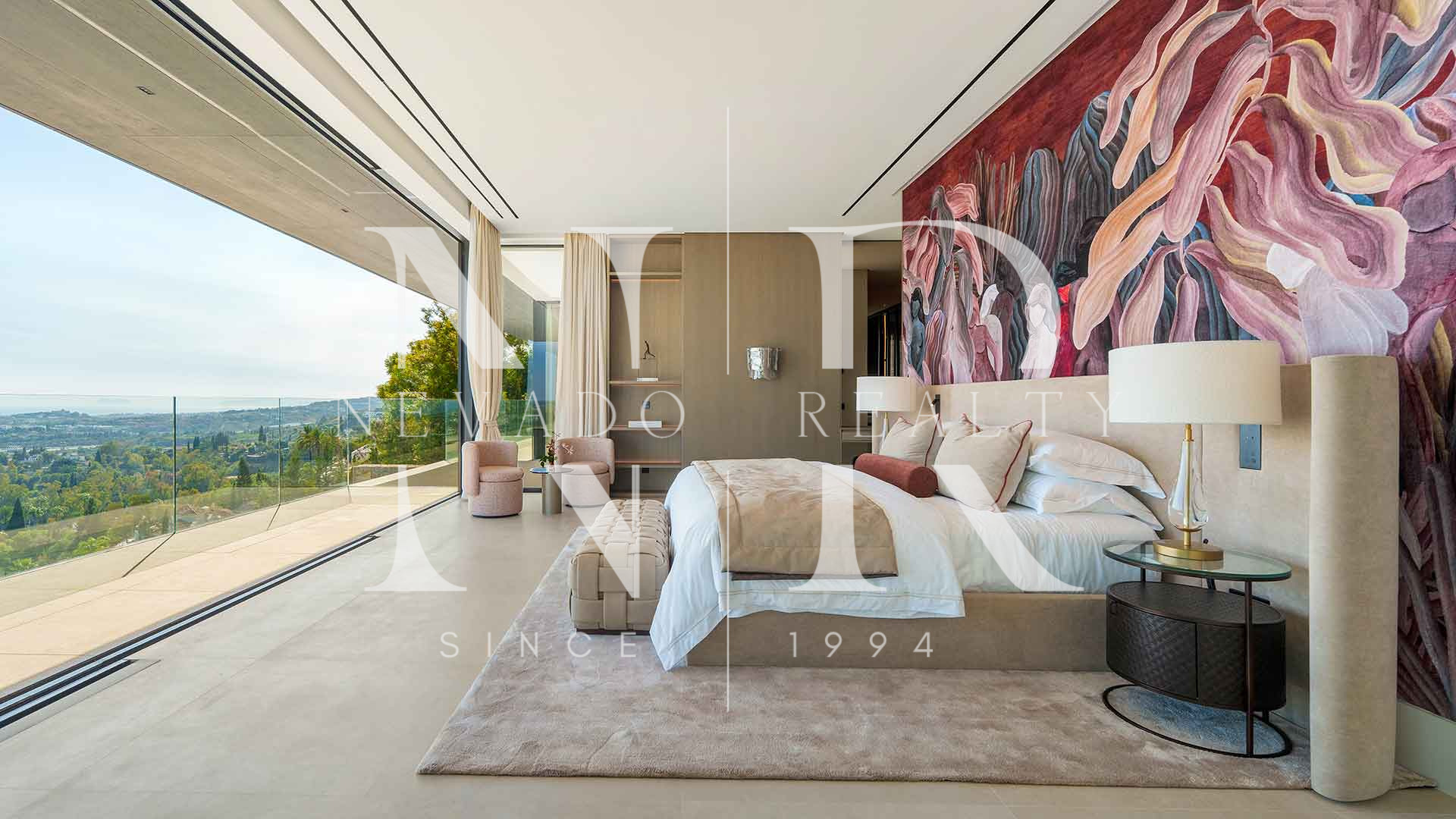 Villa en Urbanización El Herrojo Alto con vistas panorámicas al mar en venta
