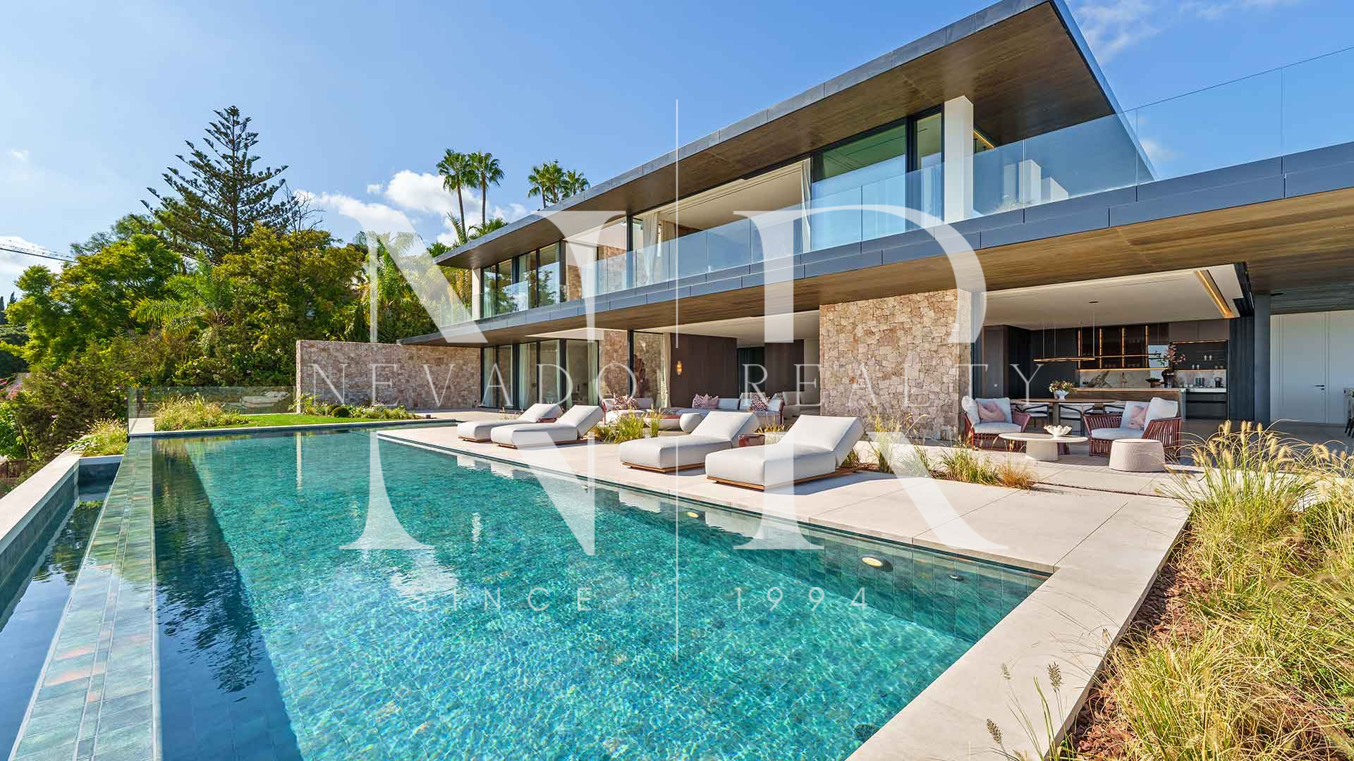Villa en Urbanización El Herrojo Alto con vistas panorámicas al mar en venta