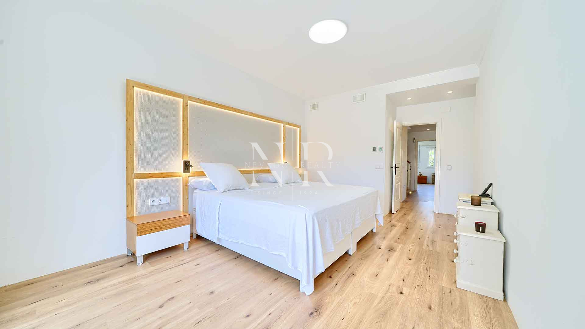 Semi-detached villa for sale in Oasis de Nagüeles with a private pool