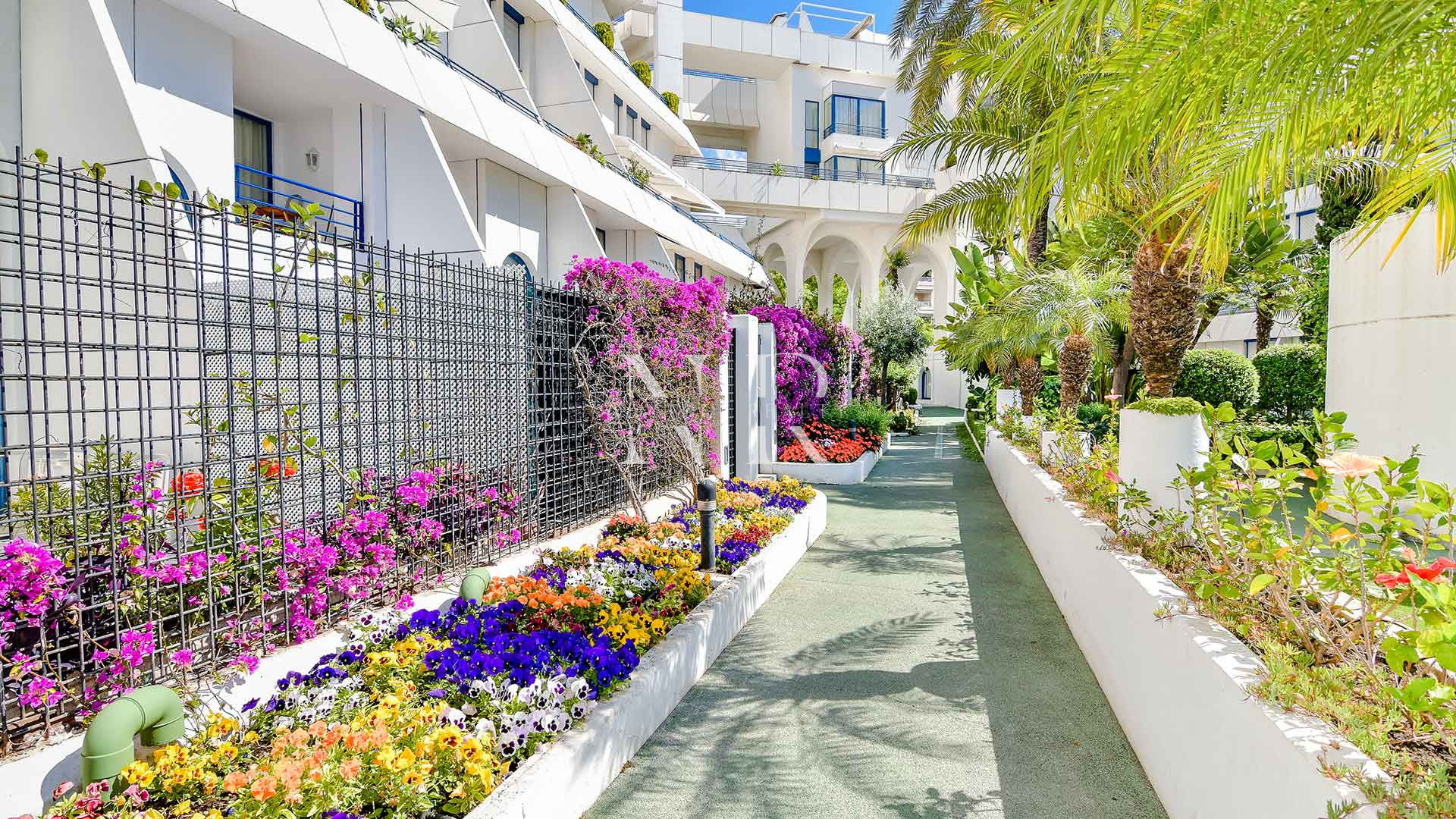 Penthouse dans l'urbanisation Marbella House avec vue sur la mer, en location courte durée