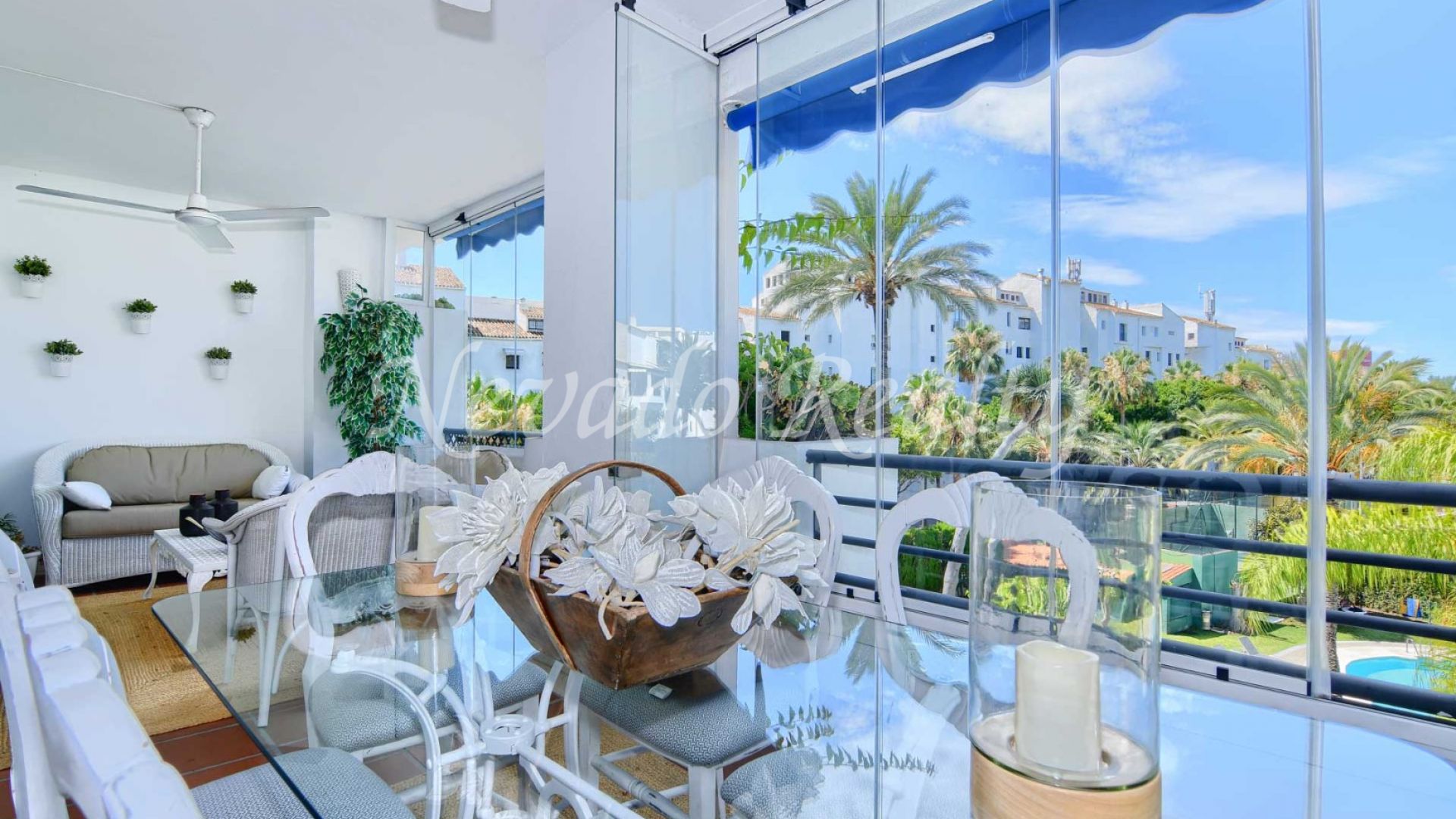 Apartment for sale next to the beach in Puerto Banús