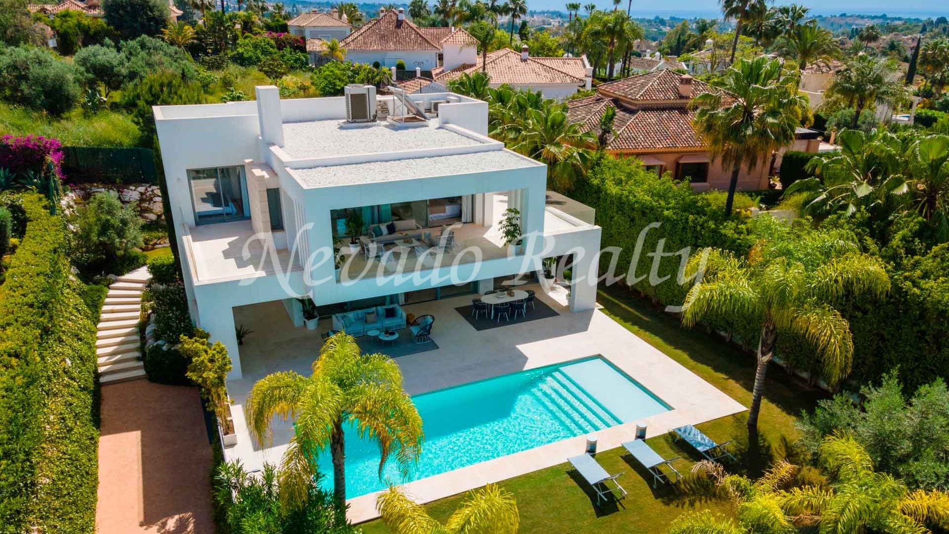 Brand new villa in gated and secure urbanization in Nueva Andalucía