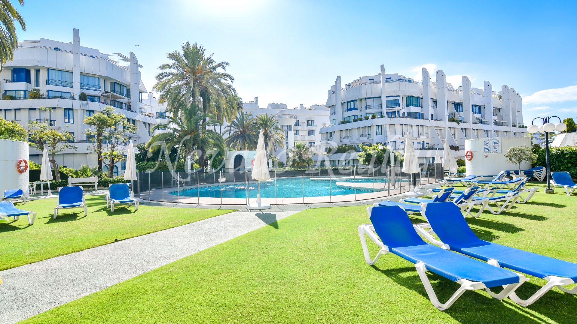 Beautiful ground floor apartment located in Marbella Centre, in a second line beach complex.