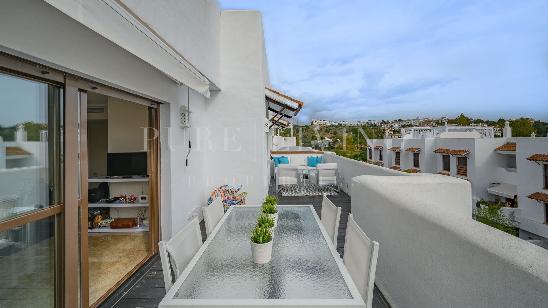 A Two Bedroom Apartment In Golf Hills Selwo