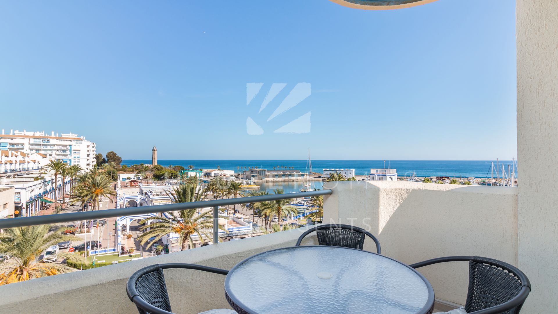 Very spacious apartment in the heart of Estepona port