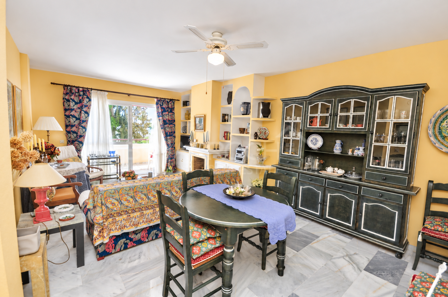 Apartamento en planta media en Bel Air Park, Estepona