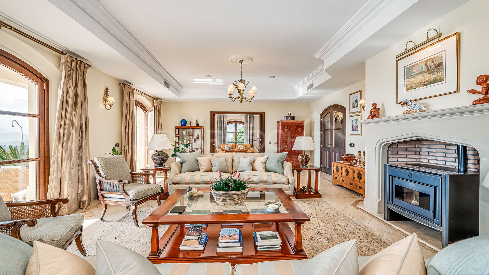 Villa for sale in Altos de Estepona, Estepona