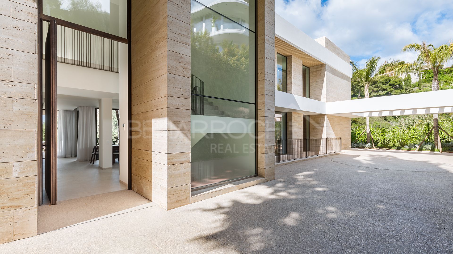 Contemporary-style villa in Paraiso Alto, Benahavis