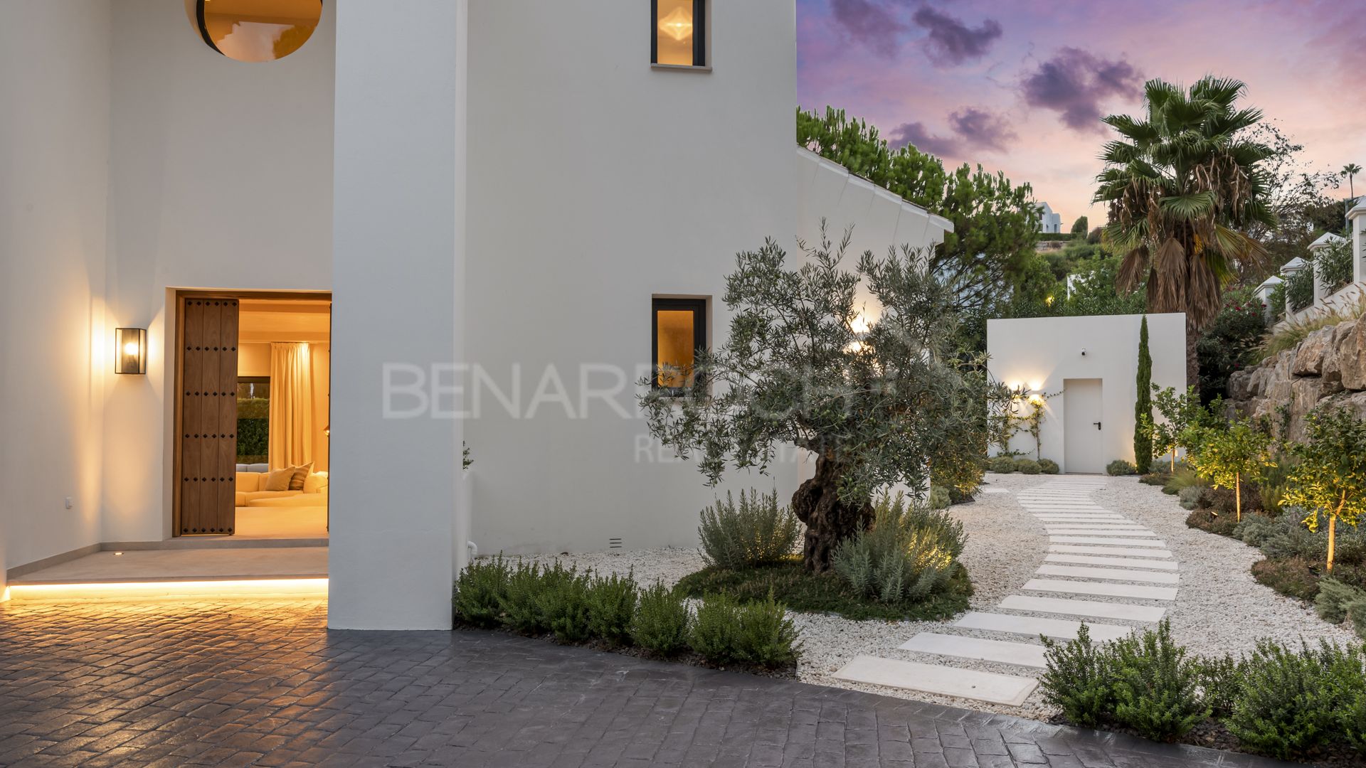 Contemporary villa in Capanes Sur, Benahavís