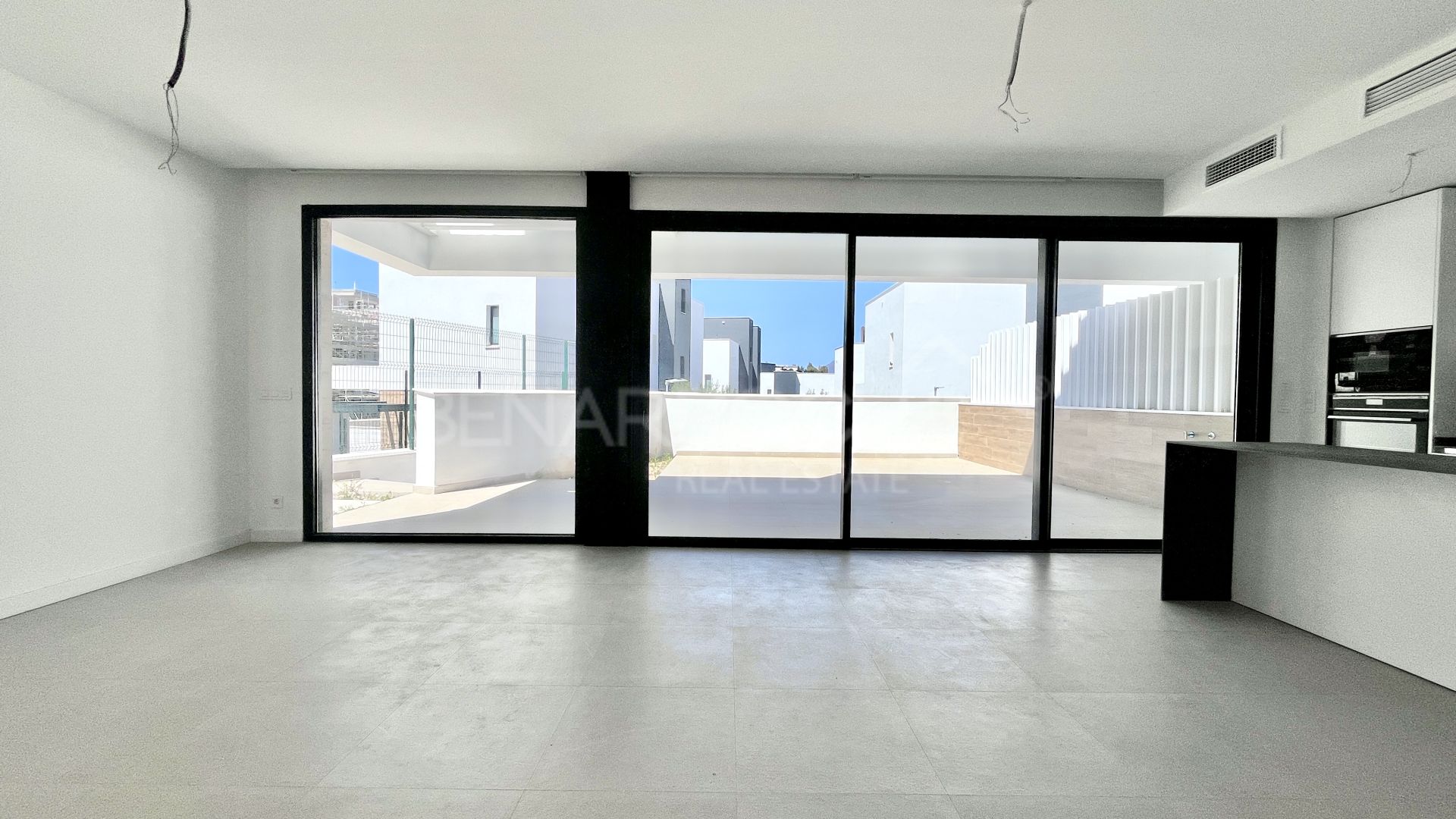 Semi-detached house with a private garage in Atalaya, Estepona