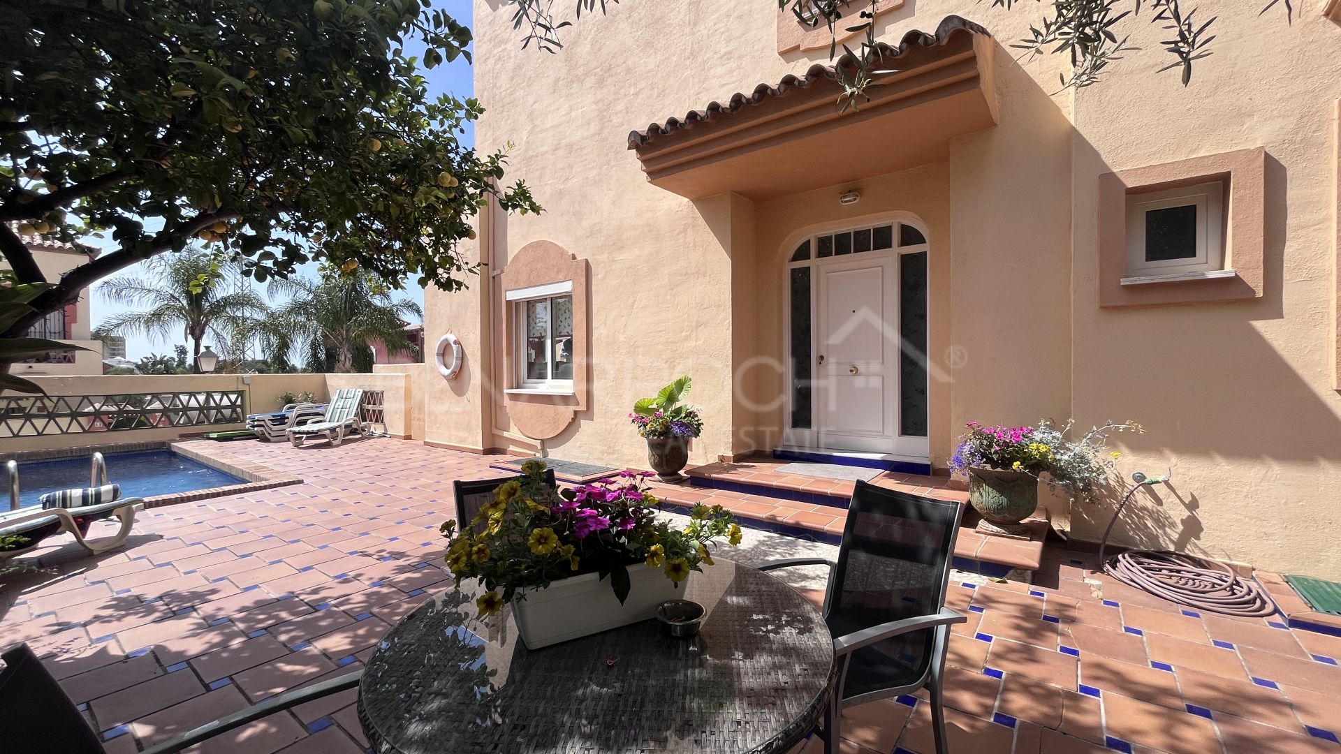 Semi-detached house with a private pool and sea views in Bellavista, Marbella