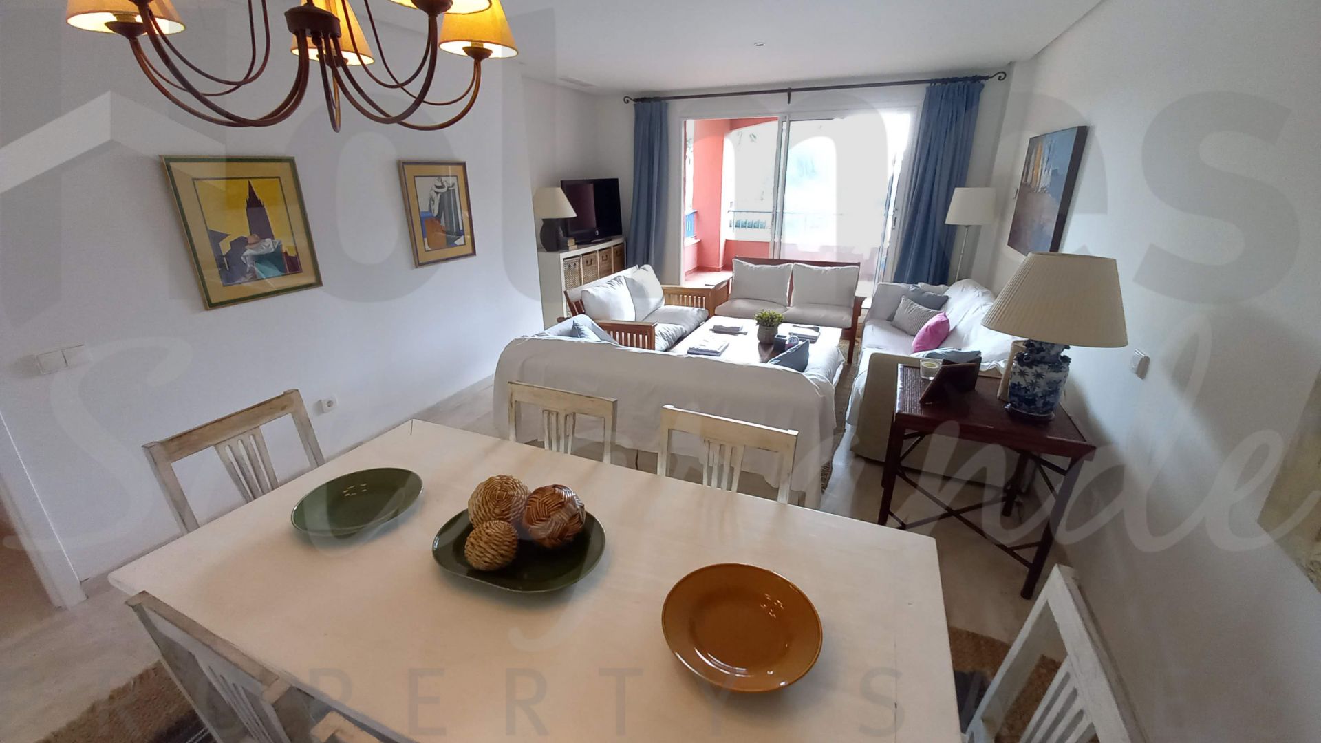 South-east facing second floor 3 bedroom apartment in Guadalmarina with ...