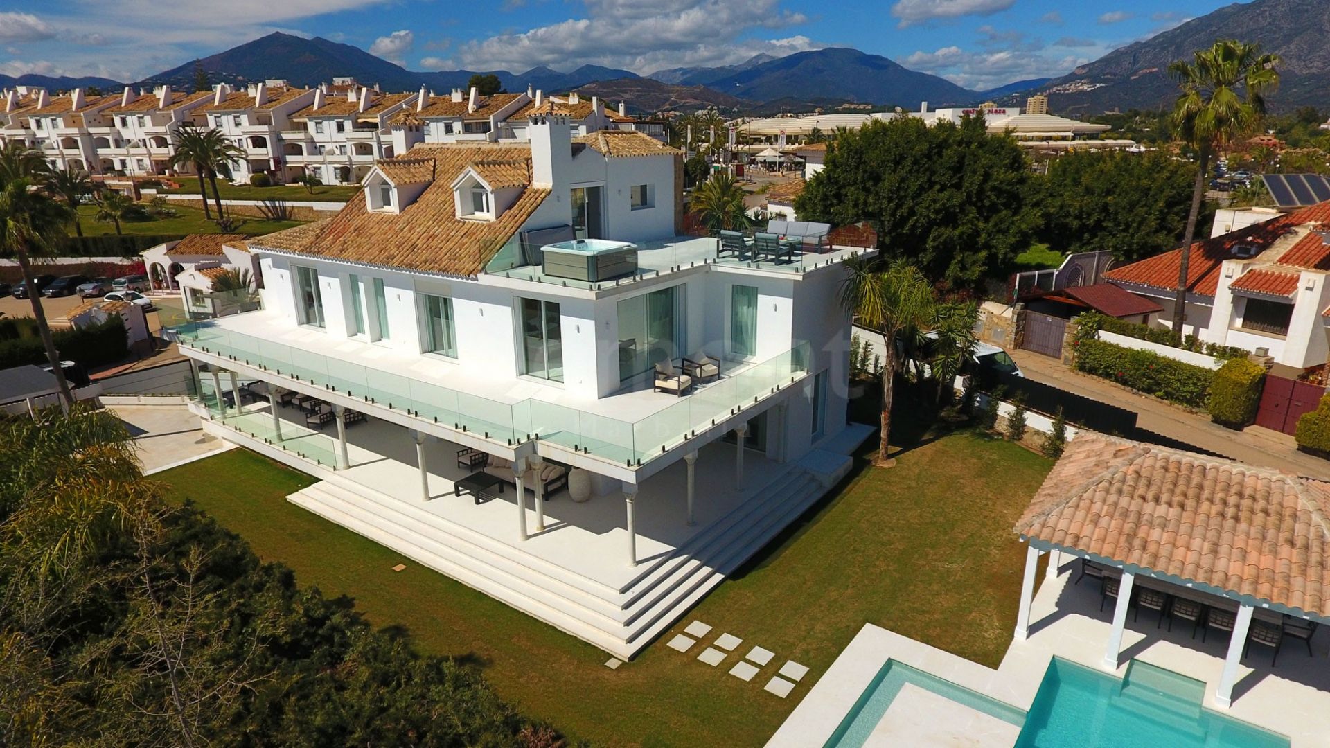 Villa in Nueva Andalucia
