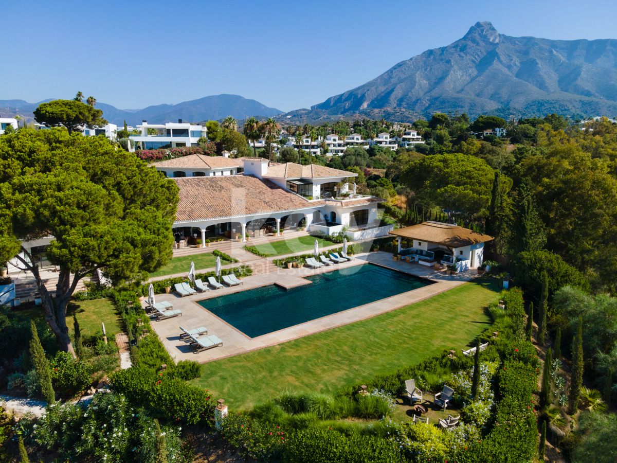 Unique and luxurious villa for sale situated in prime location, Las Lomas de Marbella, Golden Mile