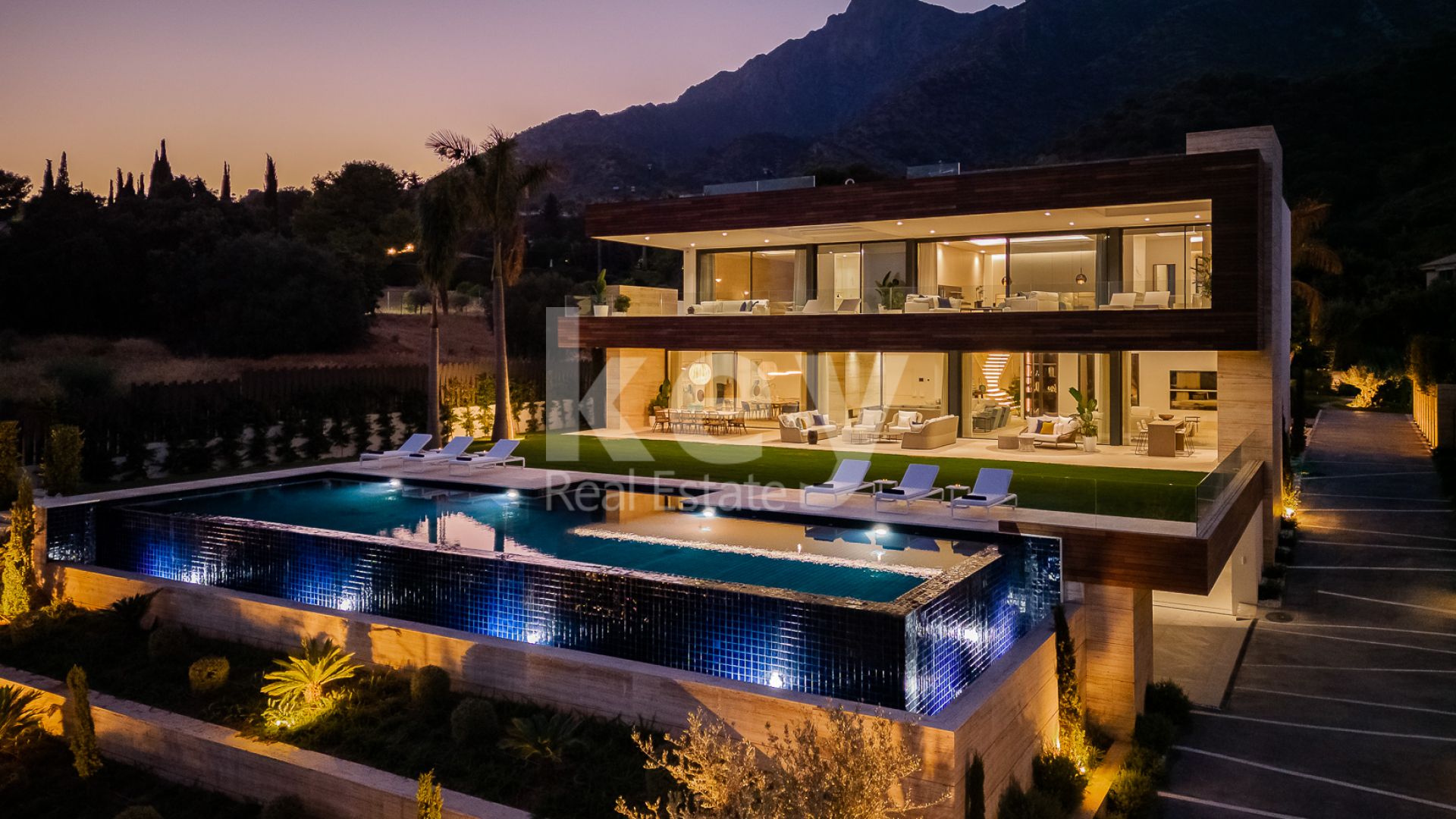 Wonderful ultra-modern luxury villa in Cascada de Camojan, Marbella