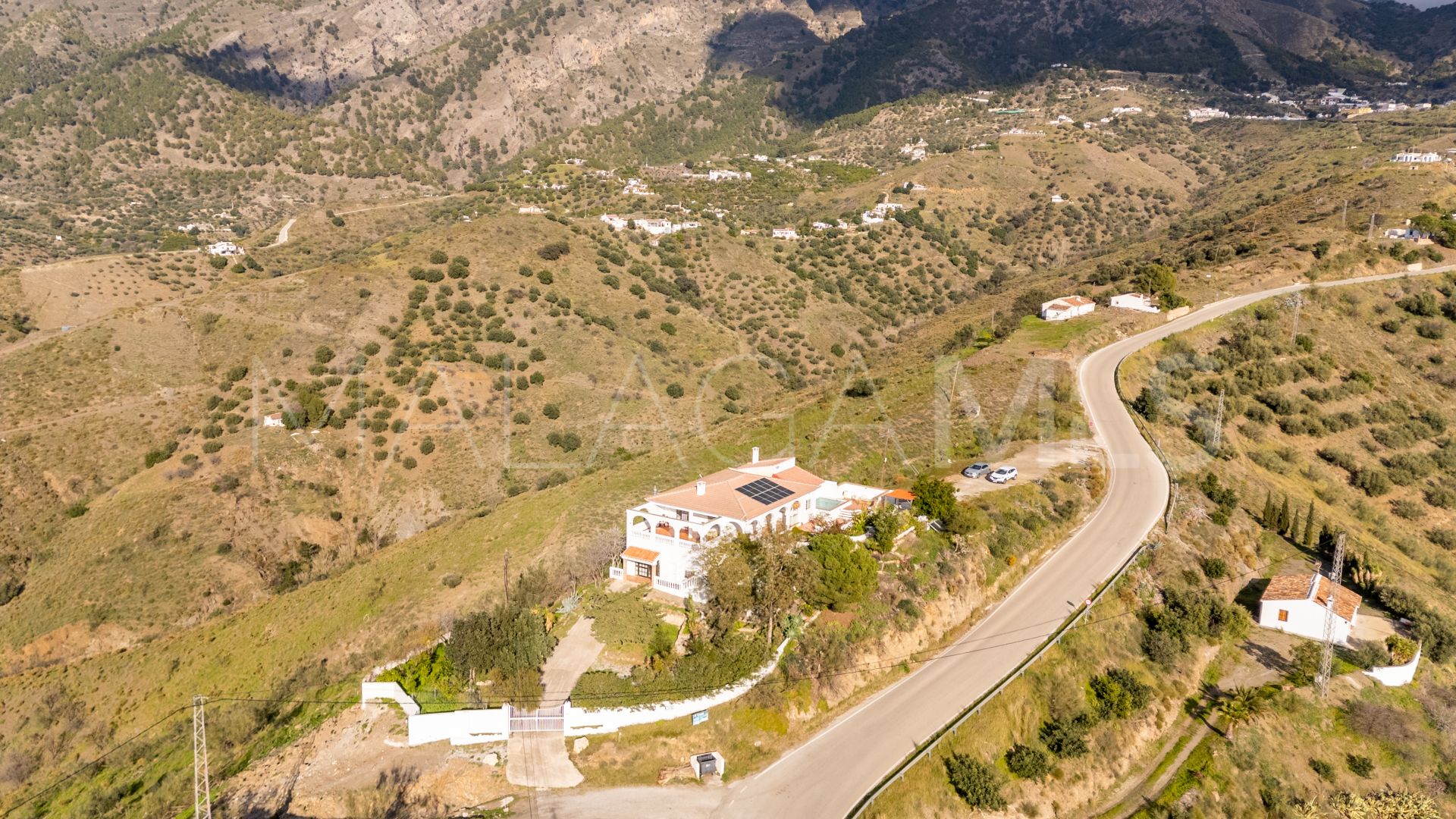 Buy Canillas de Aceituno 4 bedrooms country house