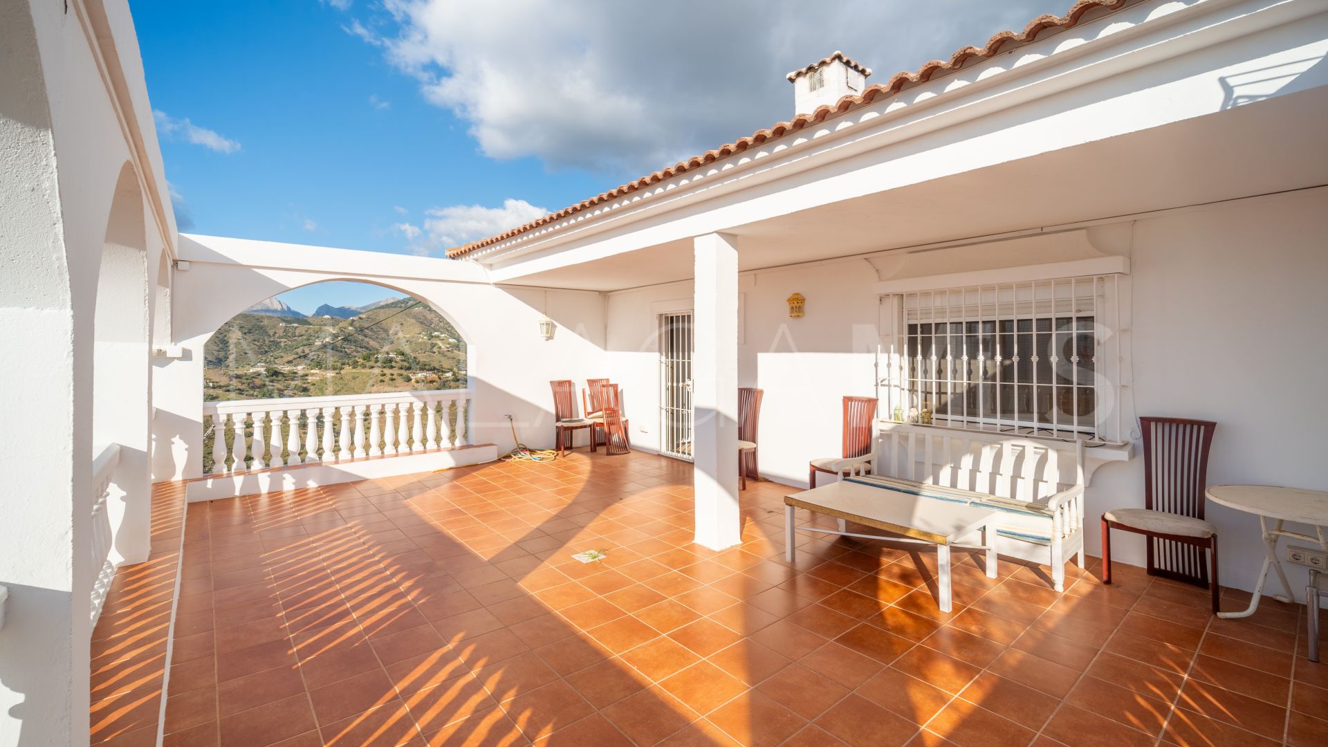 Buy Canillas de Aceituno 4 bedrooms country house