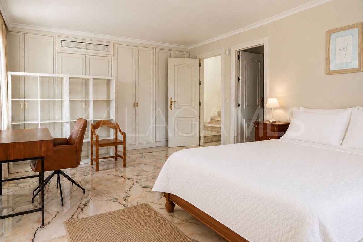 Torrequebrada, adosado with 5 bedrooms for sale