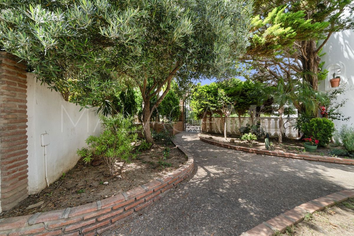Torrequebrada, adosado with 5 bedrooms for sale