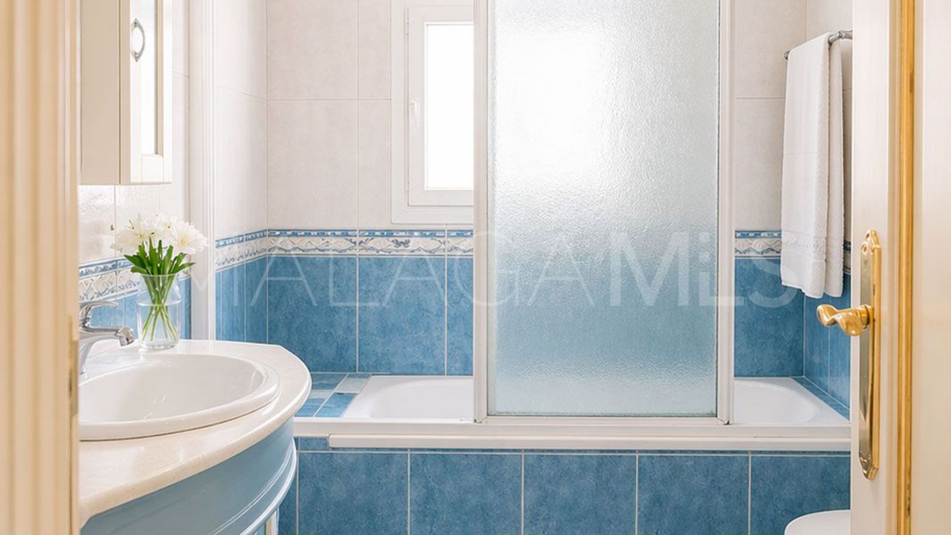 Buy Benalmadena villa with 6 bedrooms