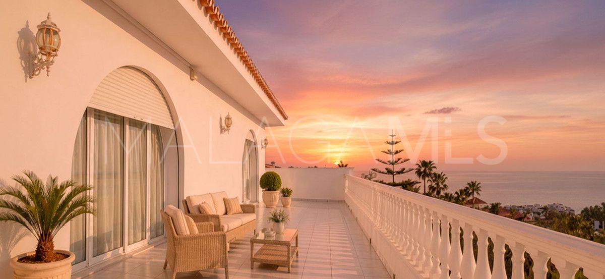 Buy Benalmadena villa with 6 bedrooms