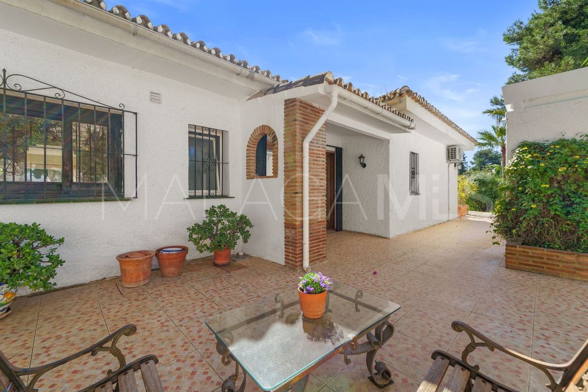 Villa for sale in Calahonda with 5 bedrooms
