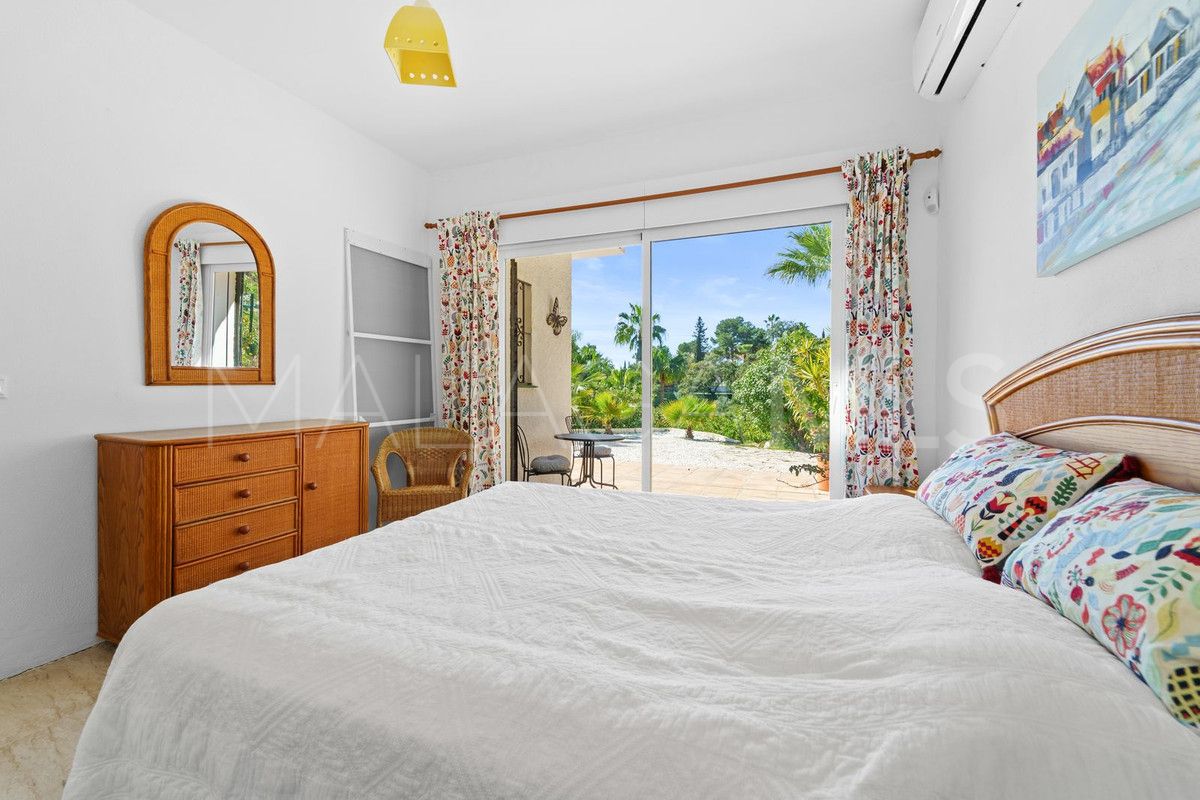 Villa for sale in Calahonda with 5 bedrooms