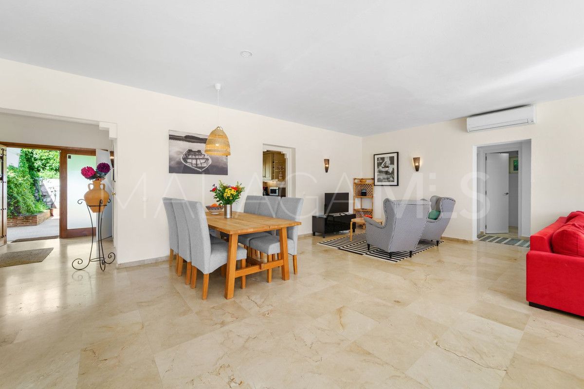 Villa for sale in Calahonda with 5 bedrooms