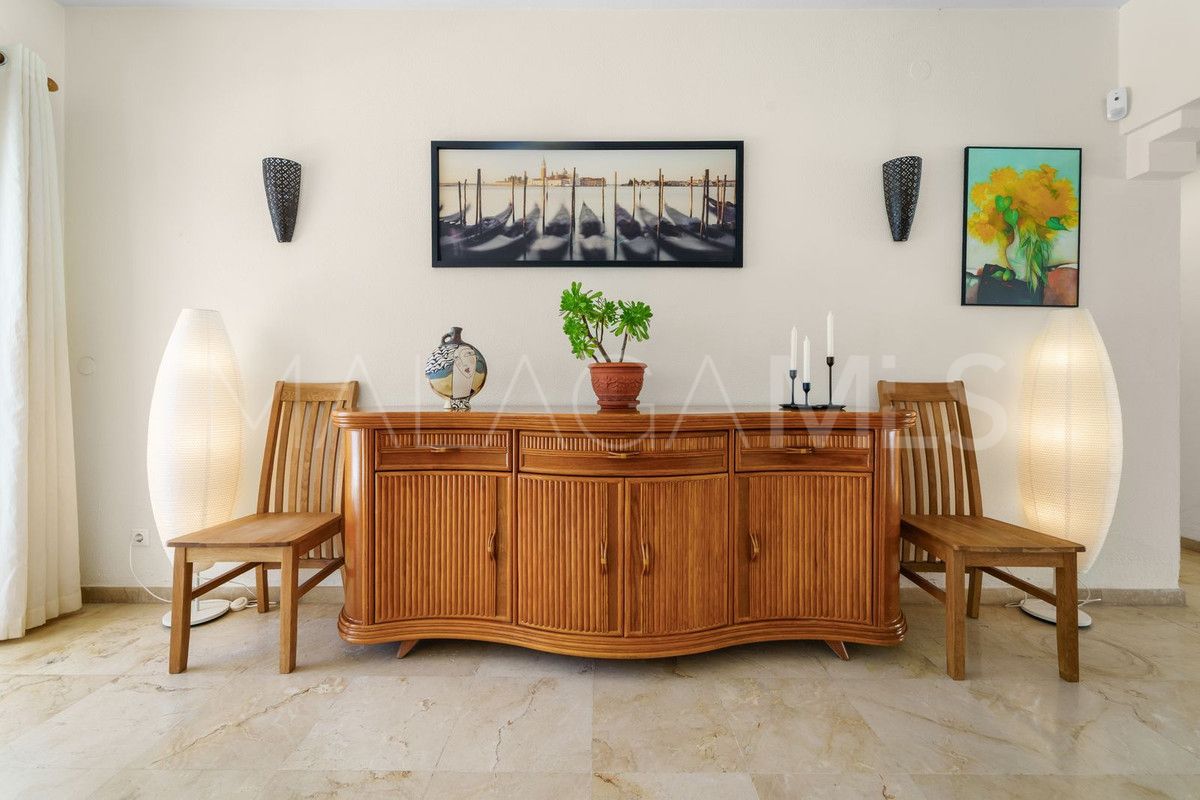 Villa for sale in Calahonda with 5 bedrooms