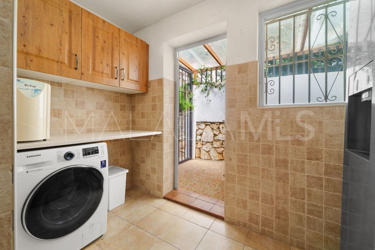 Calahonda, villa for sale with 5 bedrooms