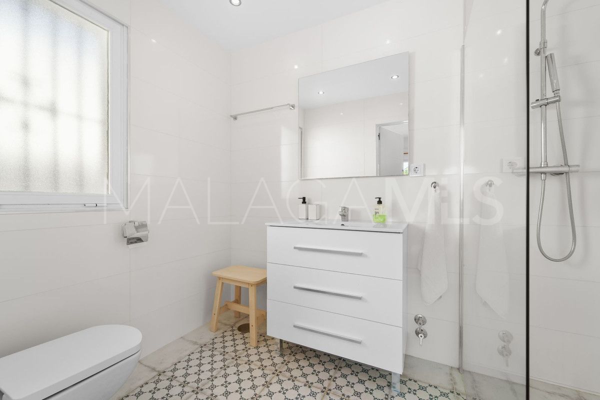 Villa for sale in Calahonda with 5 bedrooms