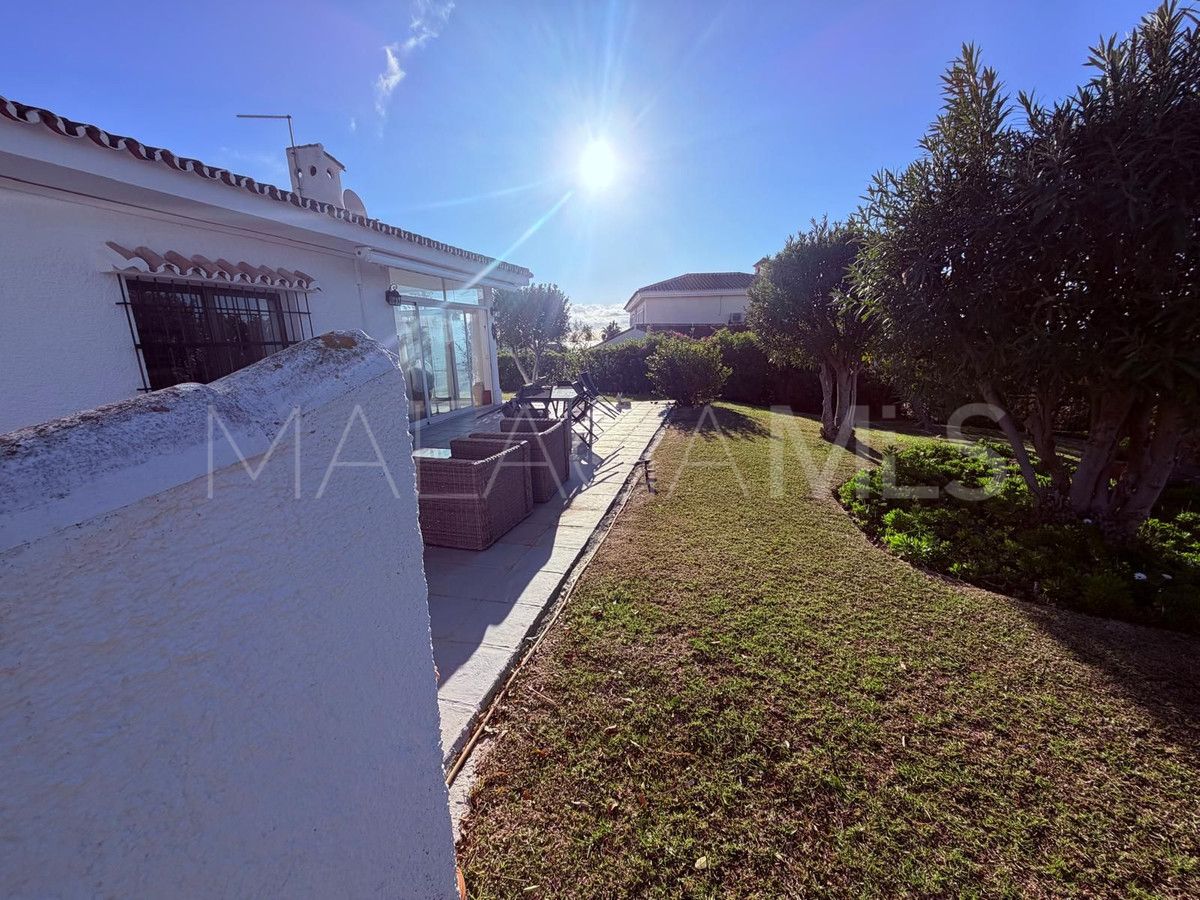 Buy villa in Mijas