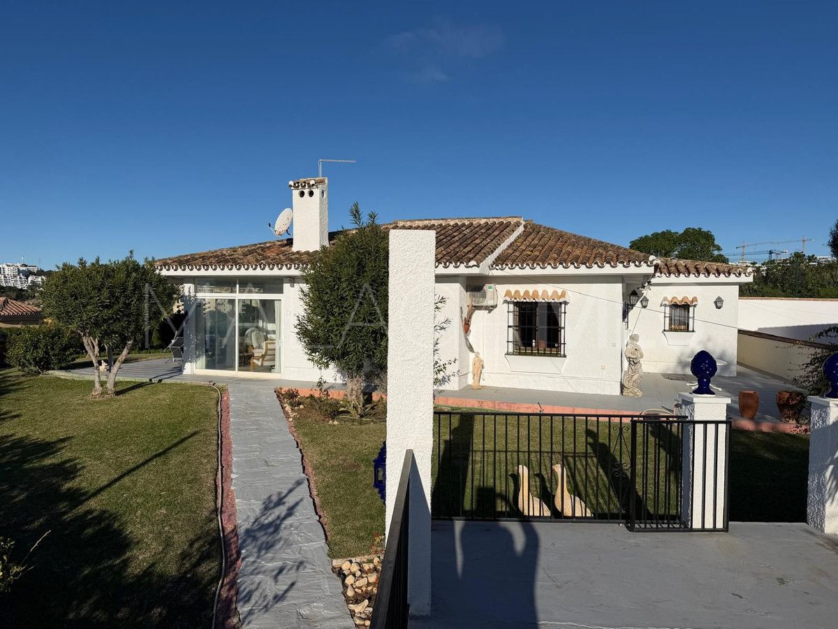 Buy villa in Mijas