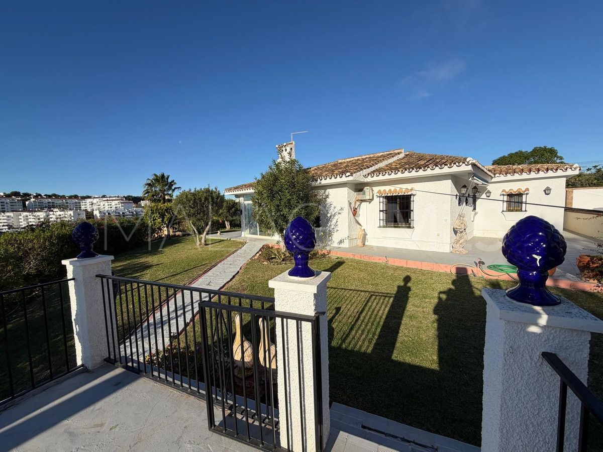 Buy villa in Mijas