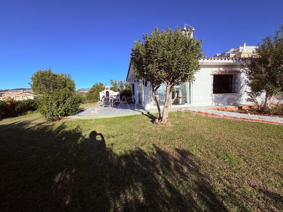 Buy villa in Mijas