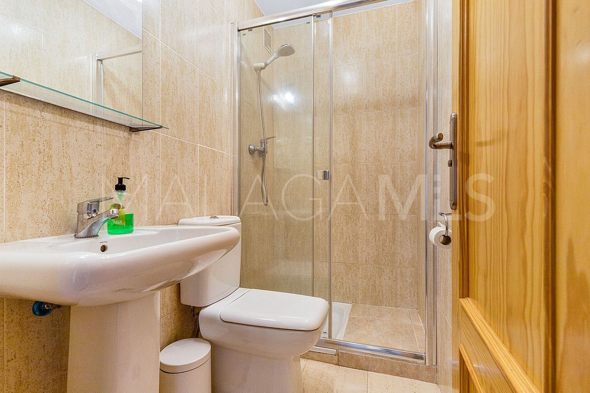Se vende apartamento planta baja in Fuengirola de 2 bedrooms