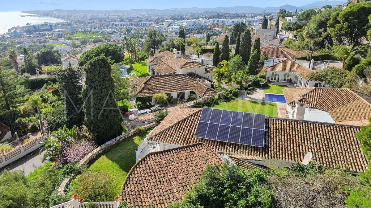 Villa for sale in Benalmadena