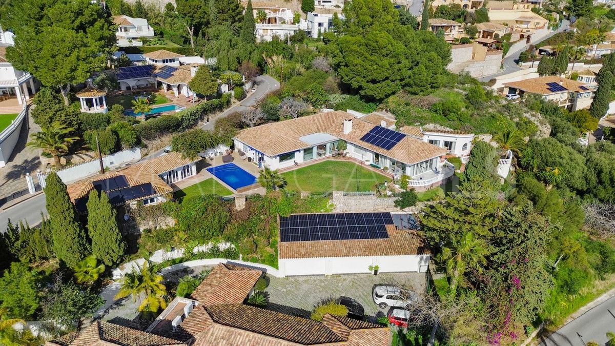 Villa for sale in Benalmadena