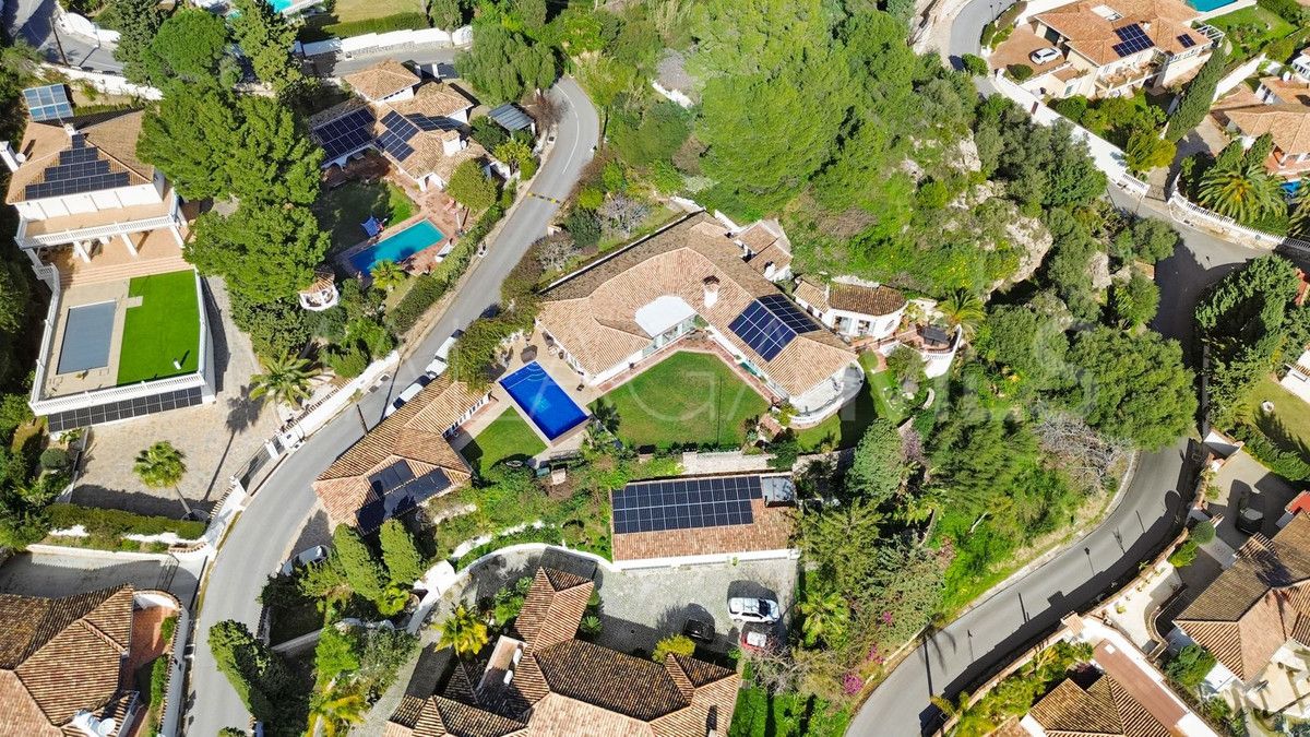 Villa for sale in Benalmadena