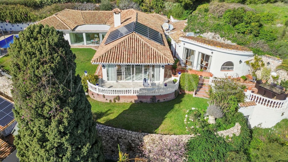 Villa for sale in Benalmadena