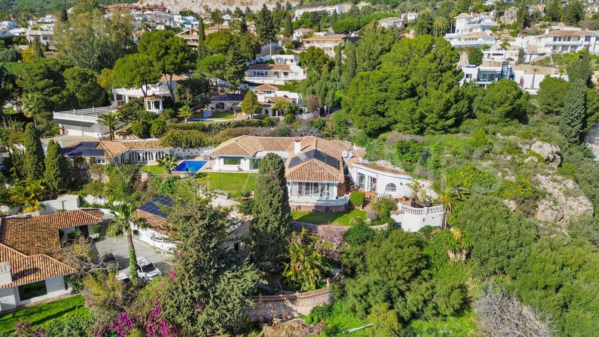 Villa for sale in Benalmadena