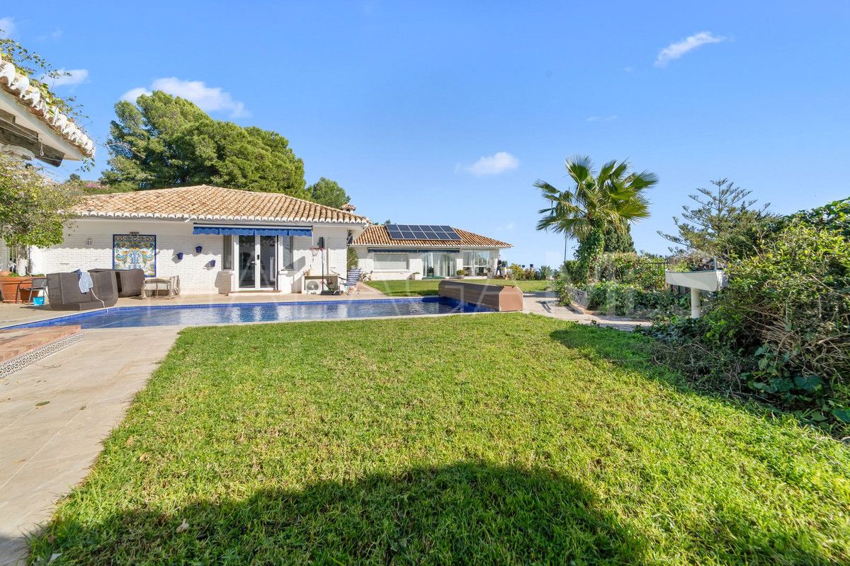 Villa for sale in Benalmadena