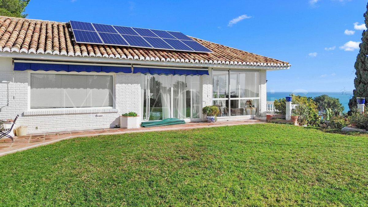 Villa for sale in Benalmadena